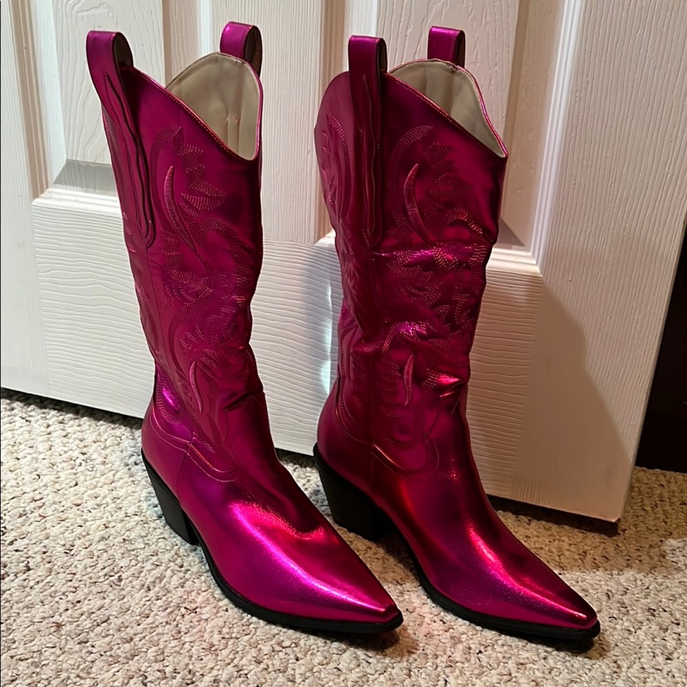 Metallic Pink Heeled Cowboy Boots with Pointed Toe and V-Shaped Cutout